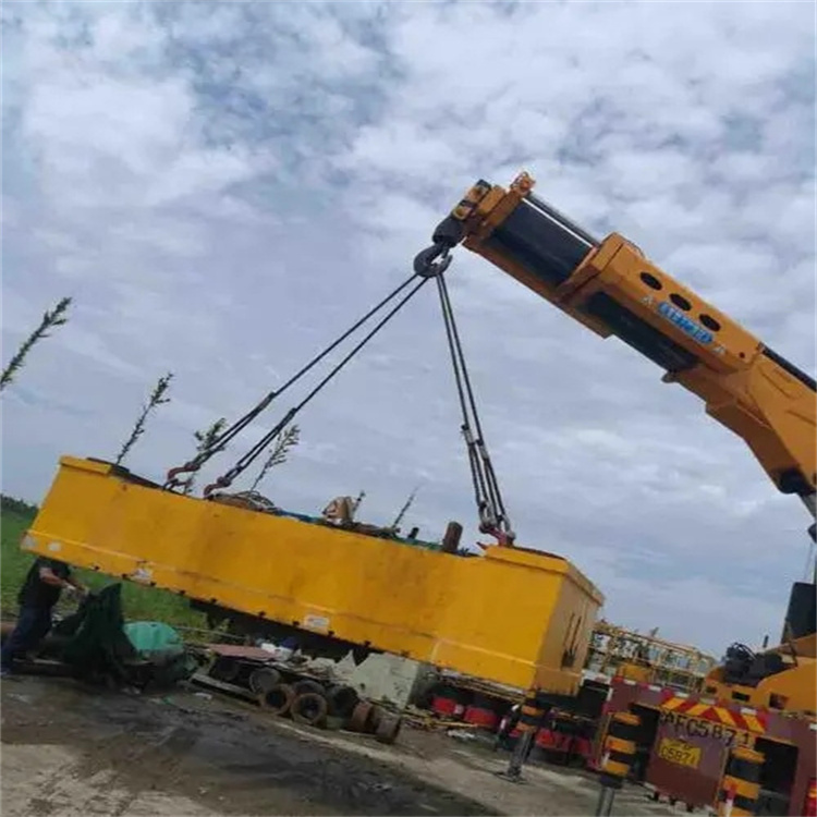 荆州吊运集装箱的吊车